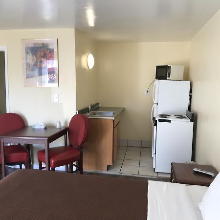 Relax Inn Of Medford Exterior foto