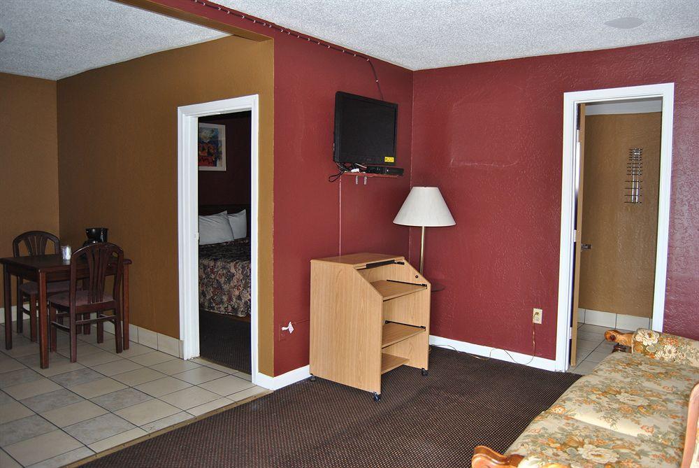 Relax Inn Of Medford Exterior foto