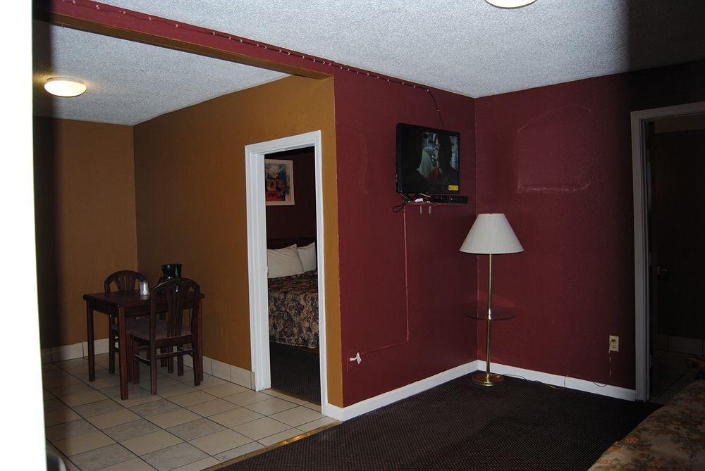 Relax Inn Of Medford Exterior foto