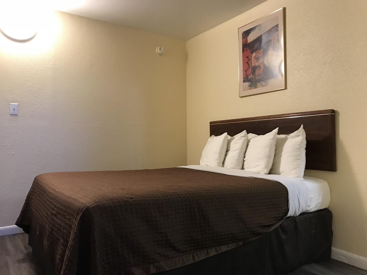 Relax Inn Of Medford Exterior foto