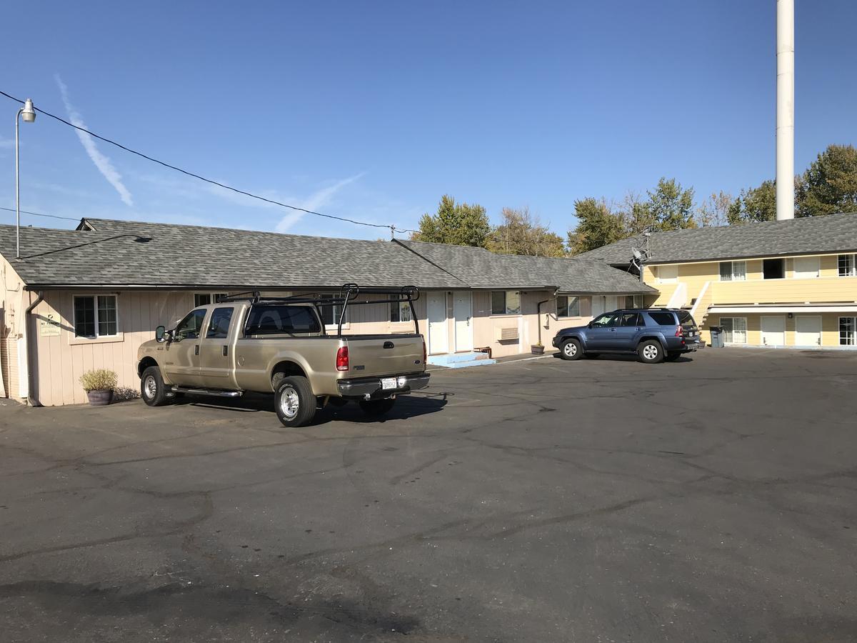 Relax Inn Of Medford Exterior foto