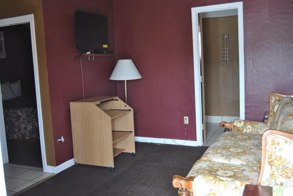 Relax Inn Of Medford Exterior foto